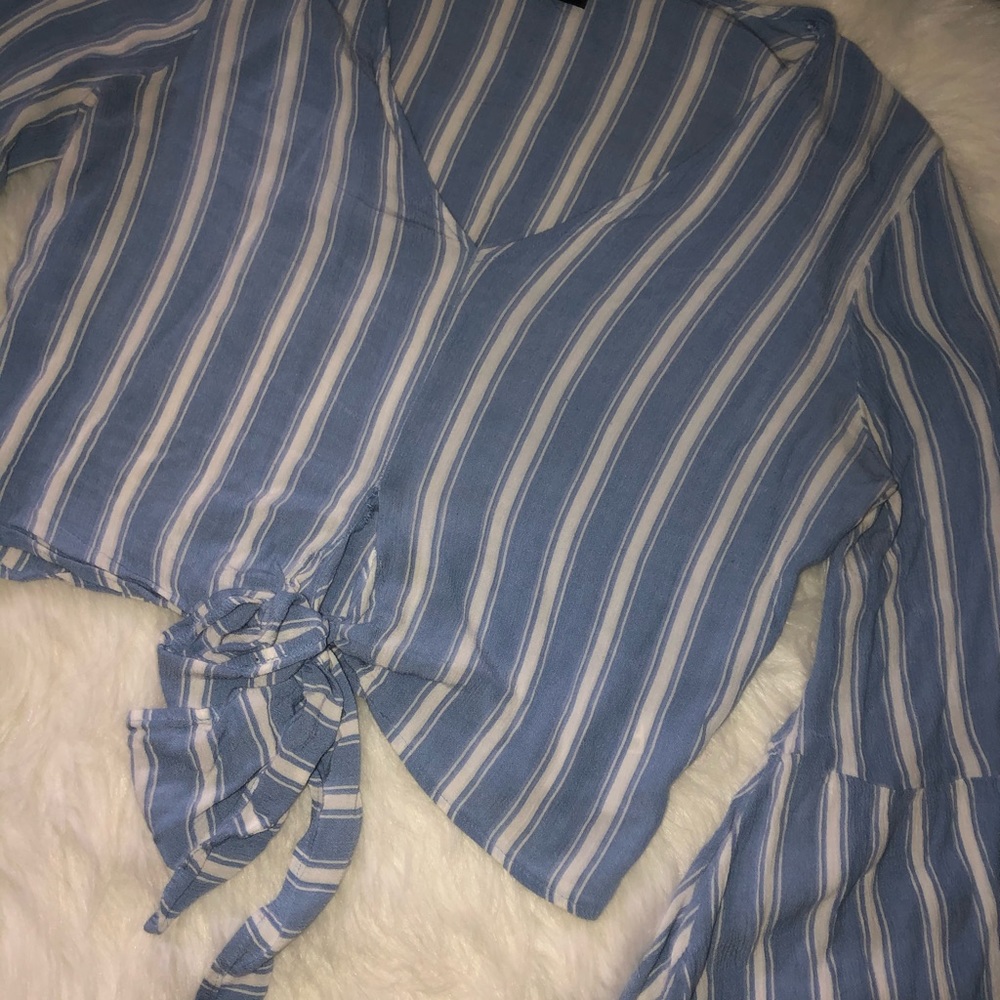 American Eagle Blouse - Picture 2 of 5